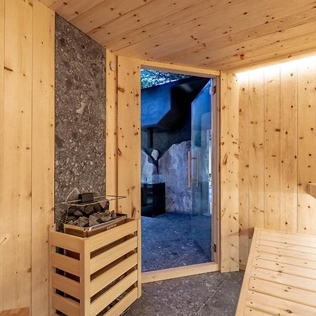 Chalet Elisabeth Dolomites Alpin & Charme Selva di Val Gardena Bagian luar foto