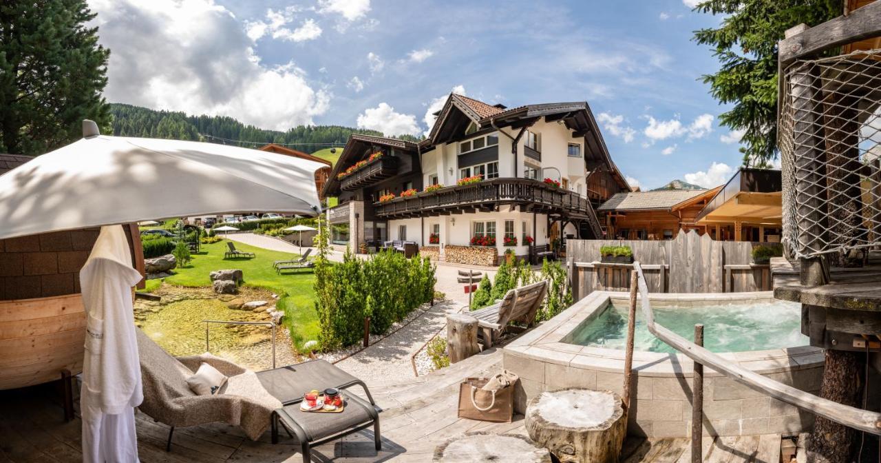 Chalet Elisabeth Dolomites Alpin & Charme Hotel Selva di Val Gardena Bagian luar foto