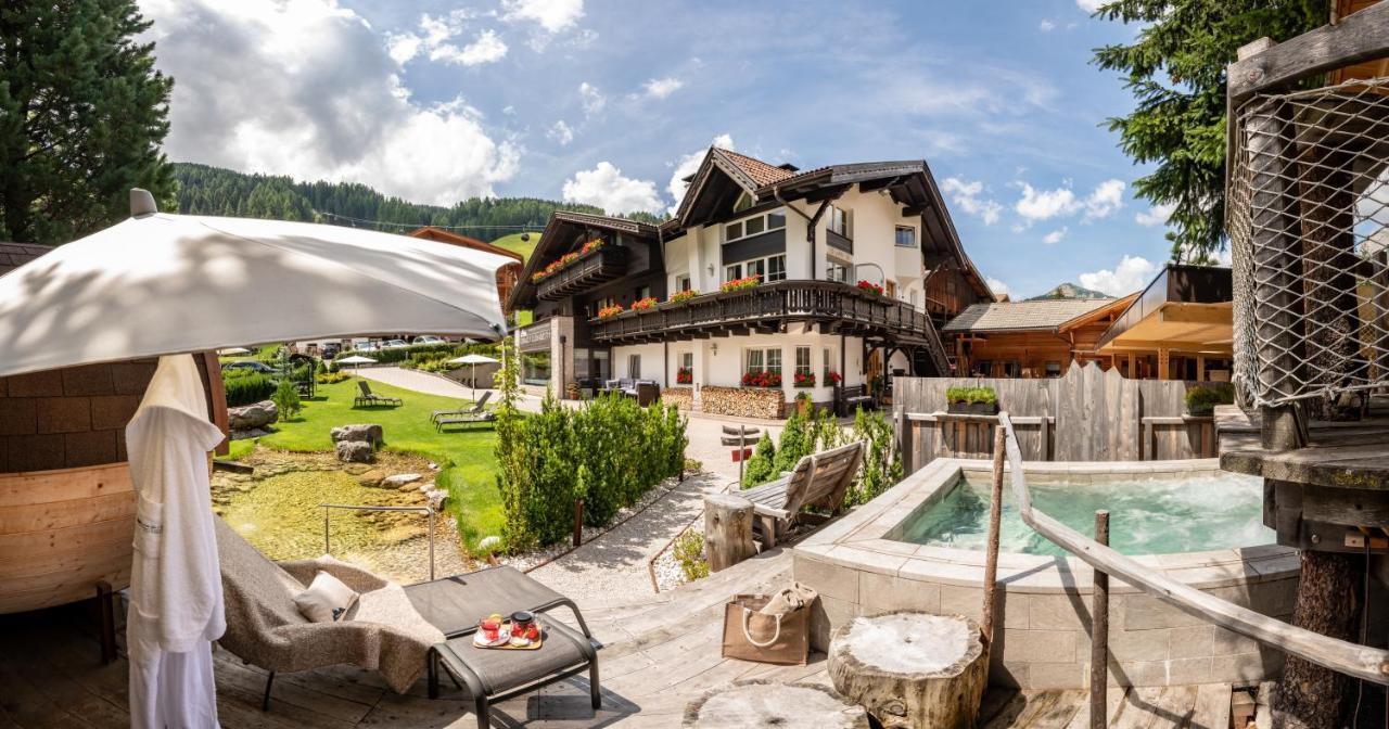 Chalet Elisabeth Dolomites Alpin & Charme Selva di Val Gardena Bagian luar foto