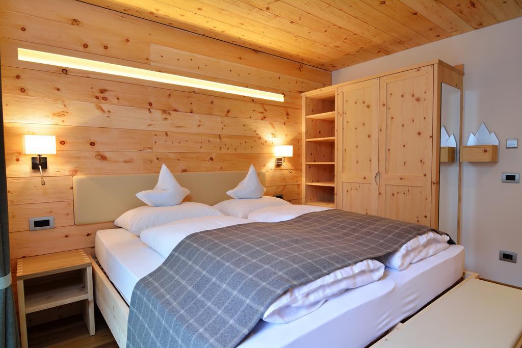 Chalet Elisabeth Dolomites Alpin & Charme Hotel Selva di Val Gardena Ruang foto