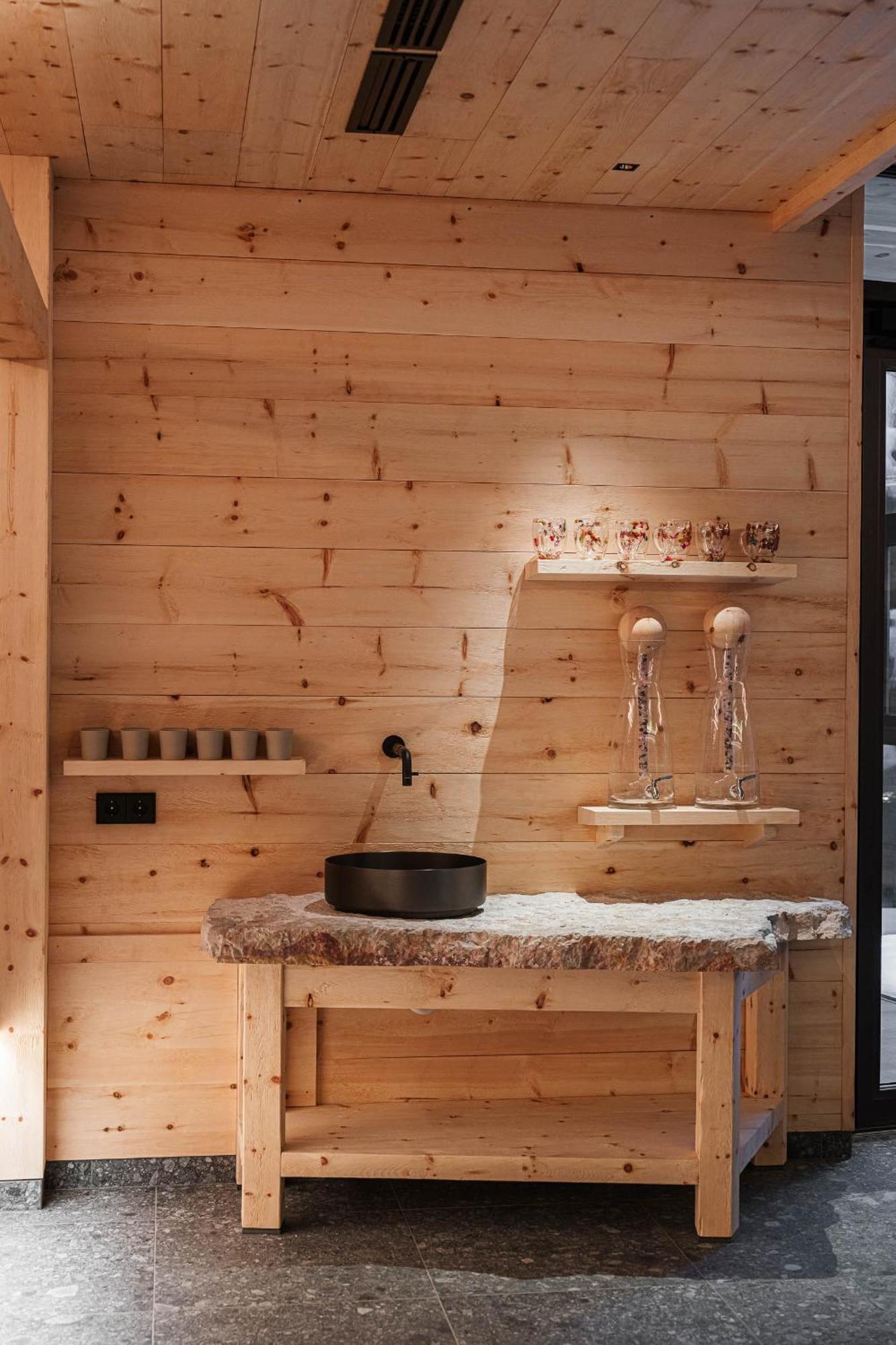 Chalet Elisabeth Dolomites Alpin & Charme Selva di Val Gardena Bagian luar foto