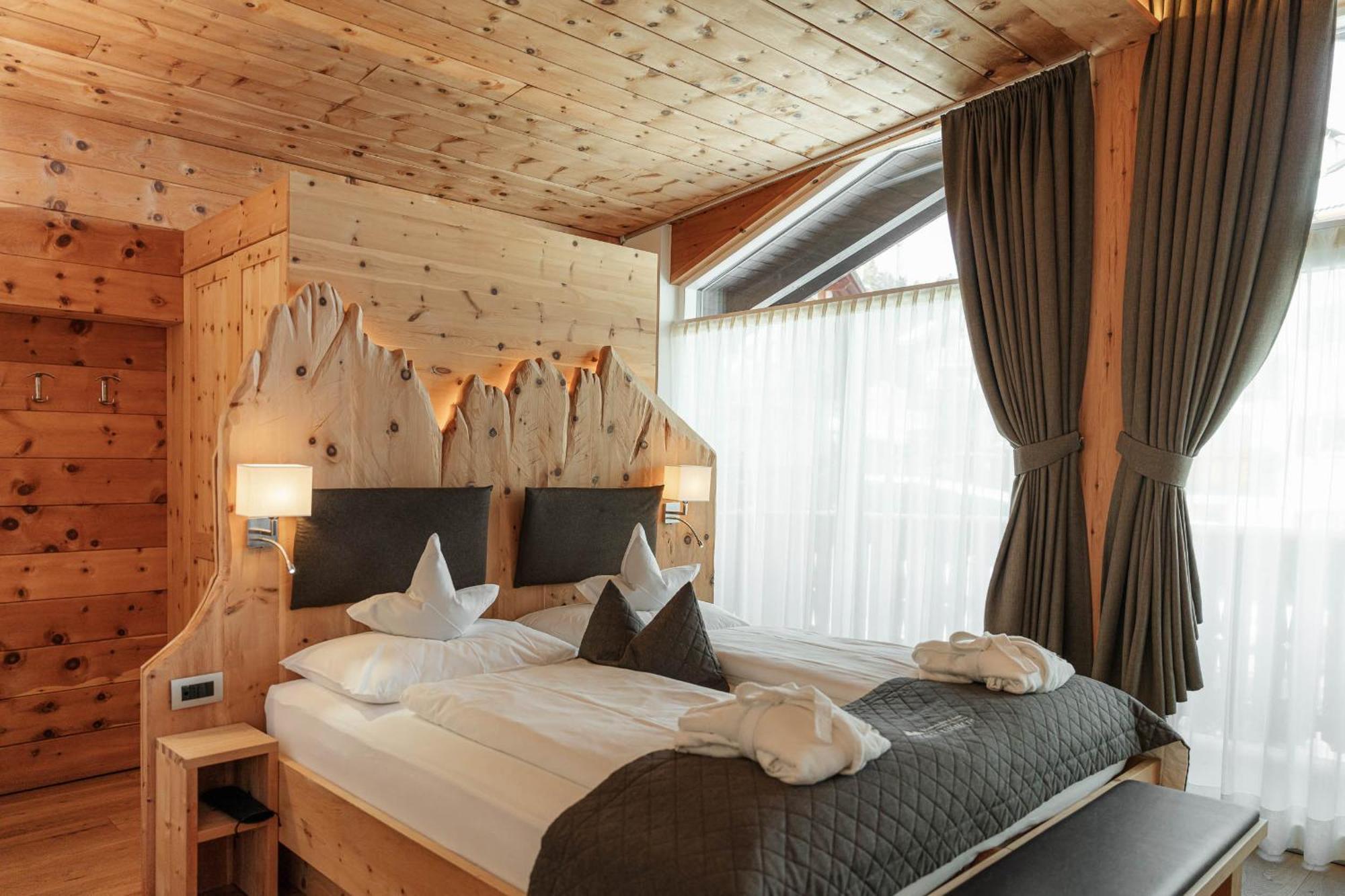 Chalet Elisabeth Dolomites Alpin & Charme Selva di Val Gardena Bagian luar foto