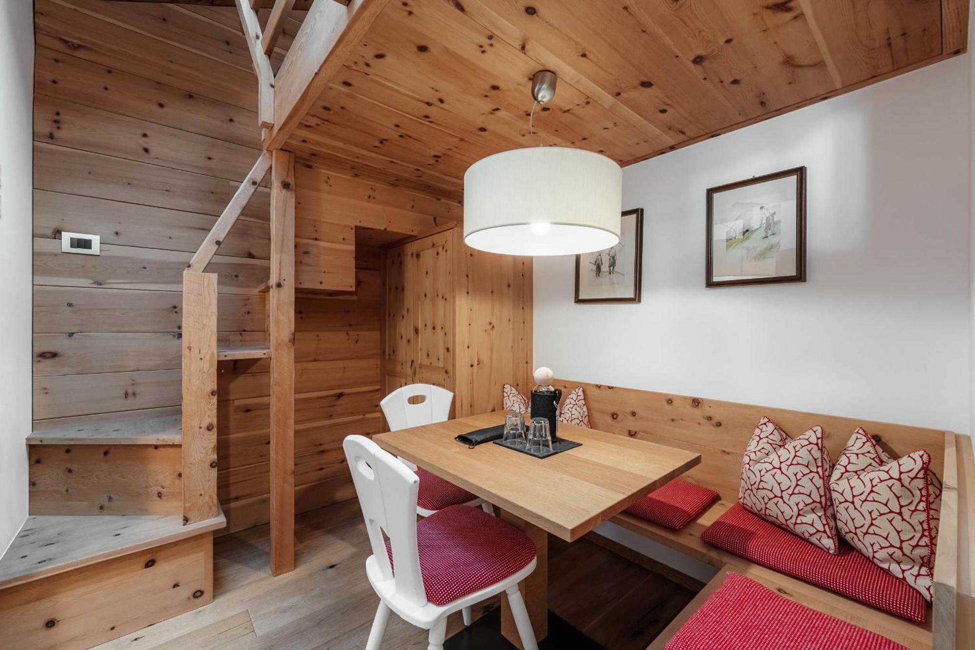 Chalet Elisabeth Dolomites Alpin & Charme Selva di Val Gardena Bagian luar foto