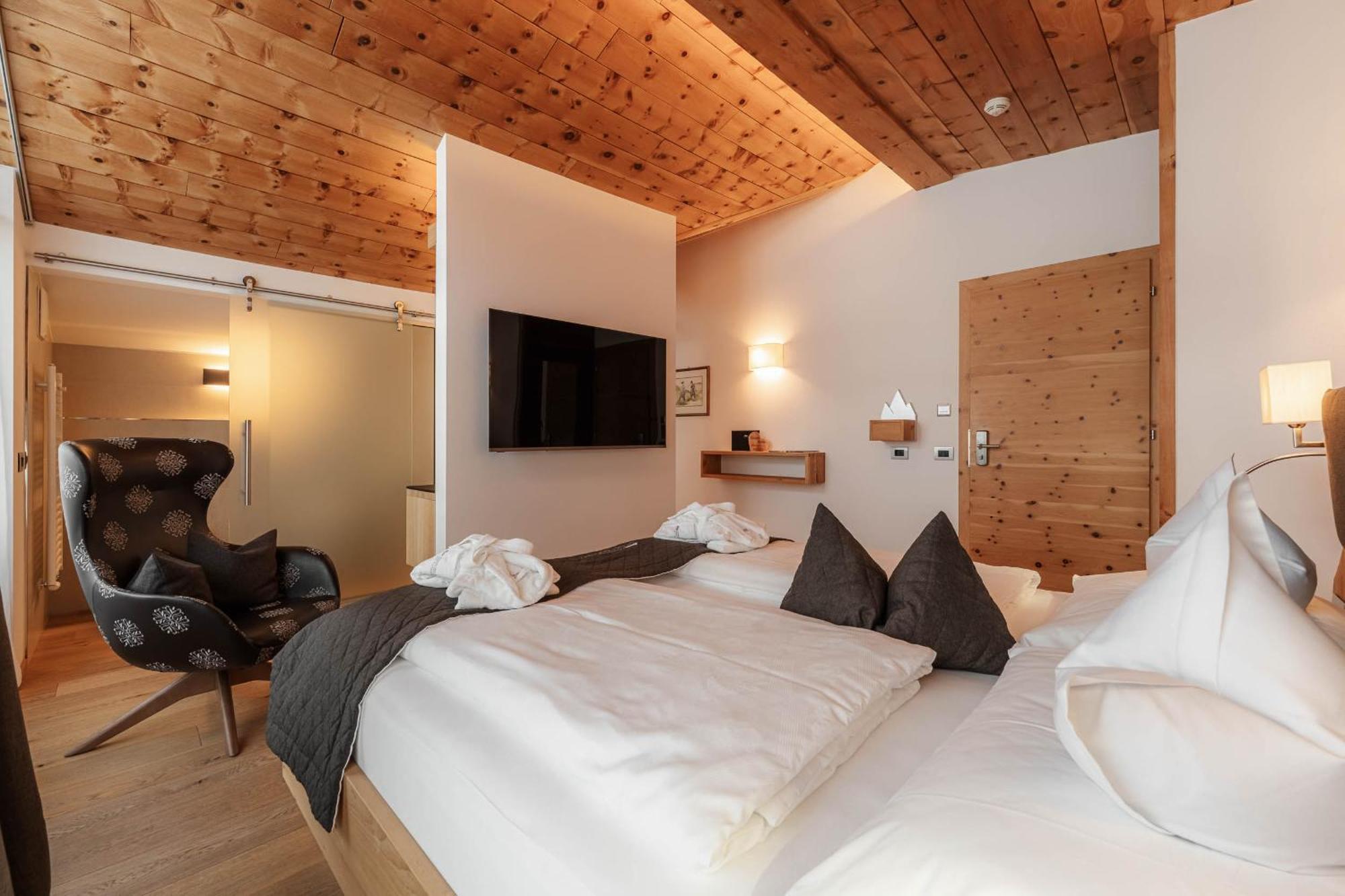 Chalet Elisabeth Dolomites Alpin & Charme Selva di Val Gardena Bagian luar foto