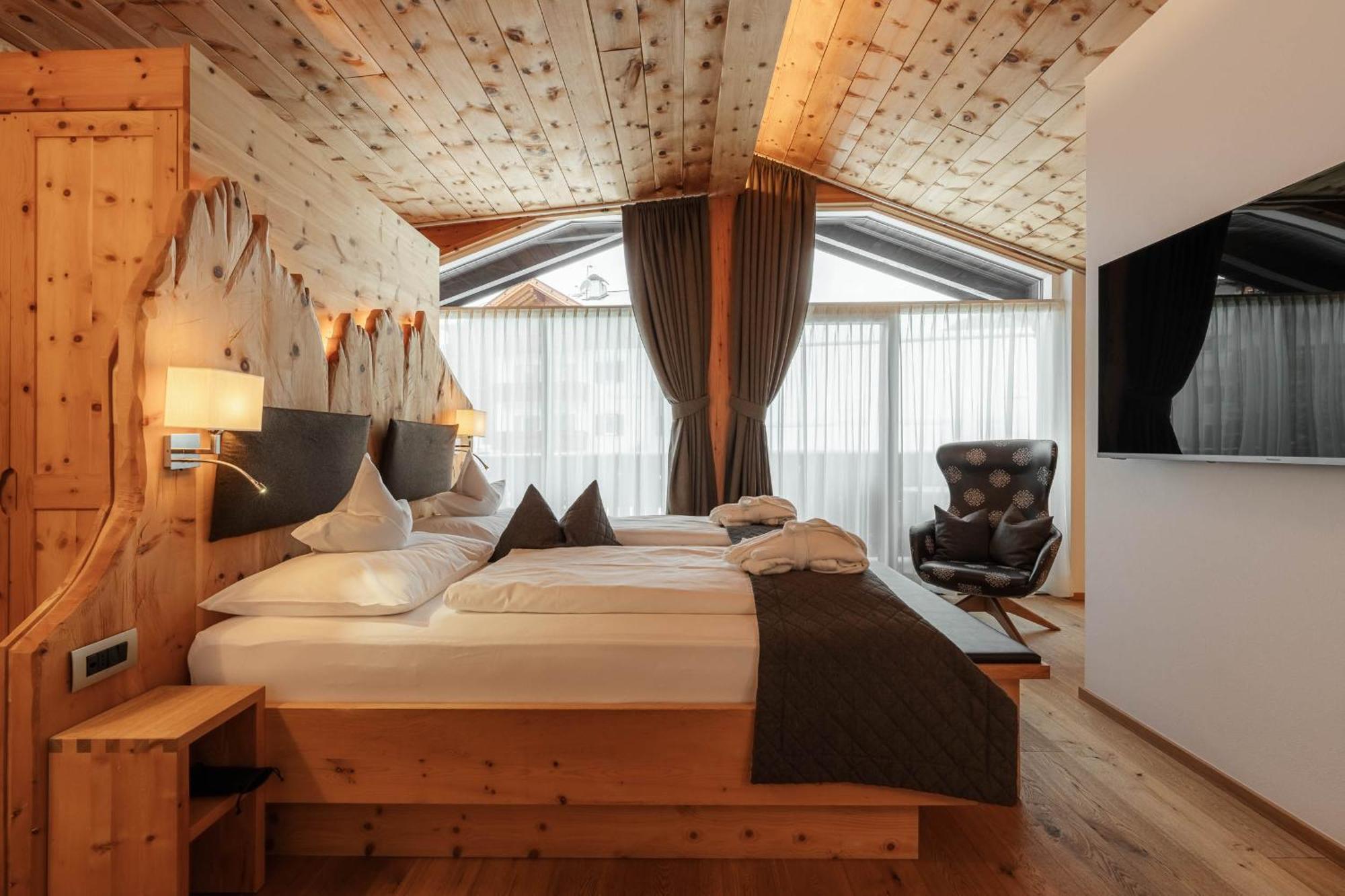 Chalet Elisabeth Dolomites Alpin & Charme Selva di Val Gardena Bagian luar foto