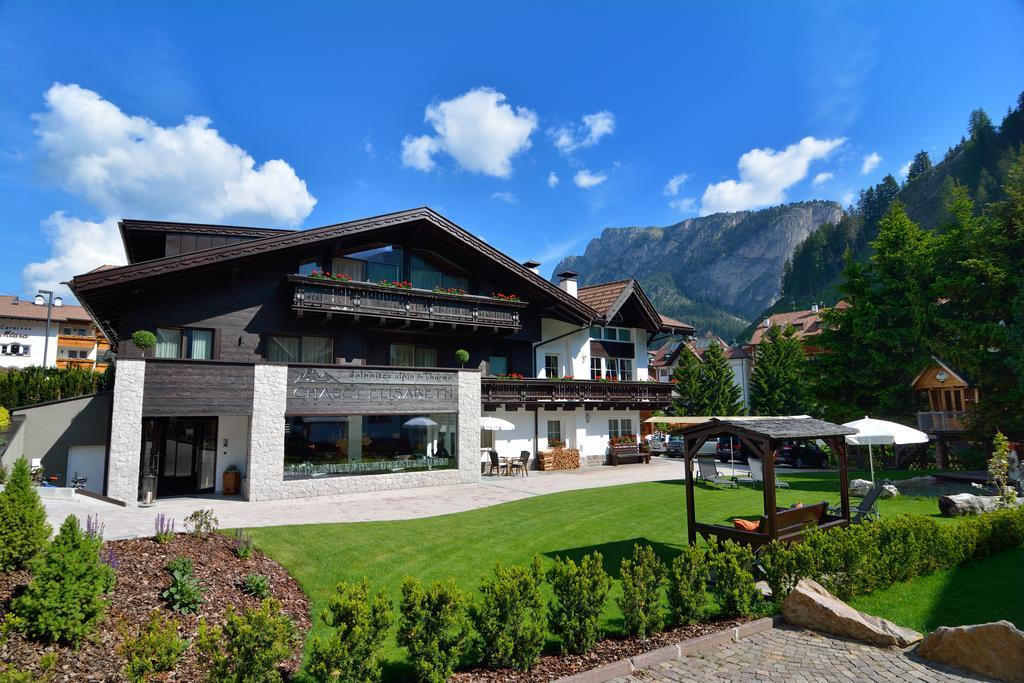 Chalet Elisabeth Dolomites Alpin & Charme Hotel Selva di Val Gardena Bagian luar foto